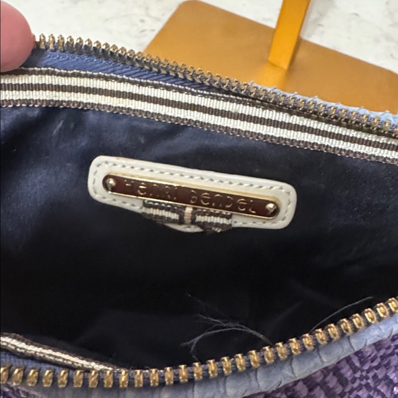 Henri Bendel purple woven expandable mini bag/wristlet - Picture 8 of 8